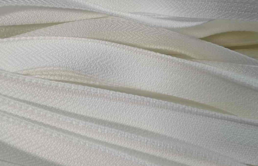 Metal zipper tape