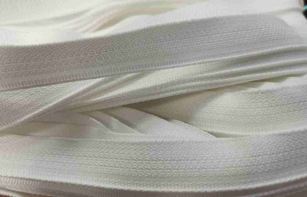 Plastic zipper tape